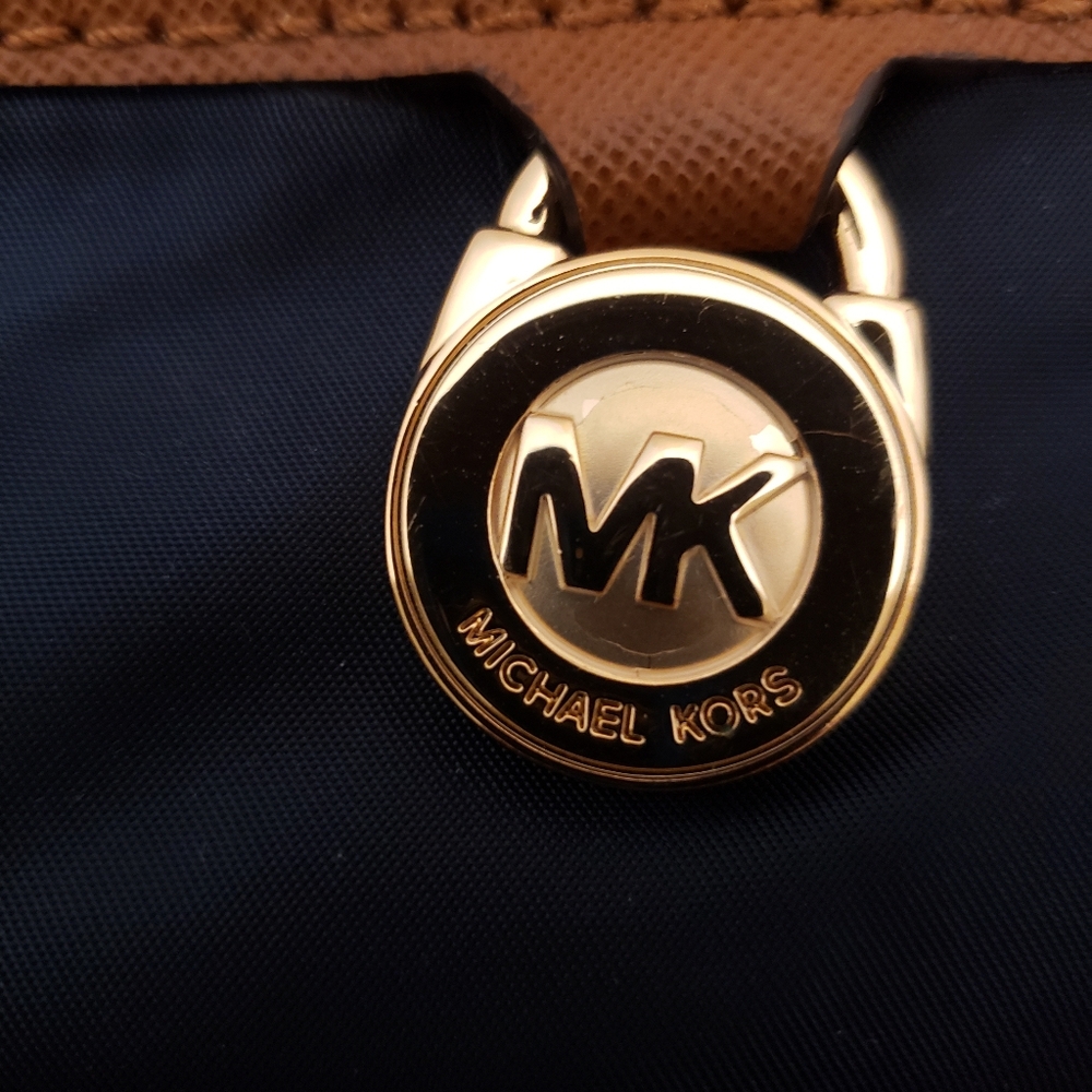 Michael Kors Crossbody - Picture 6 of 11